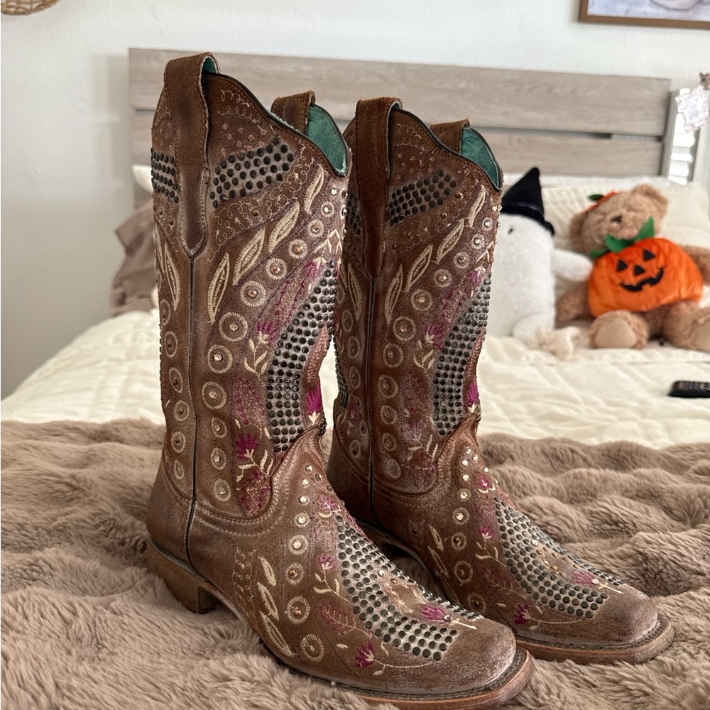 Embroidered Brown Western Boots